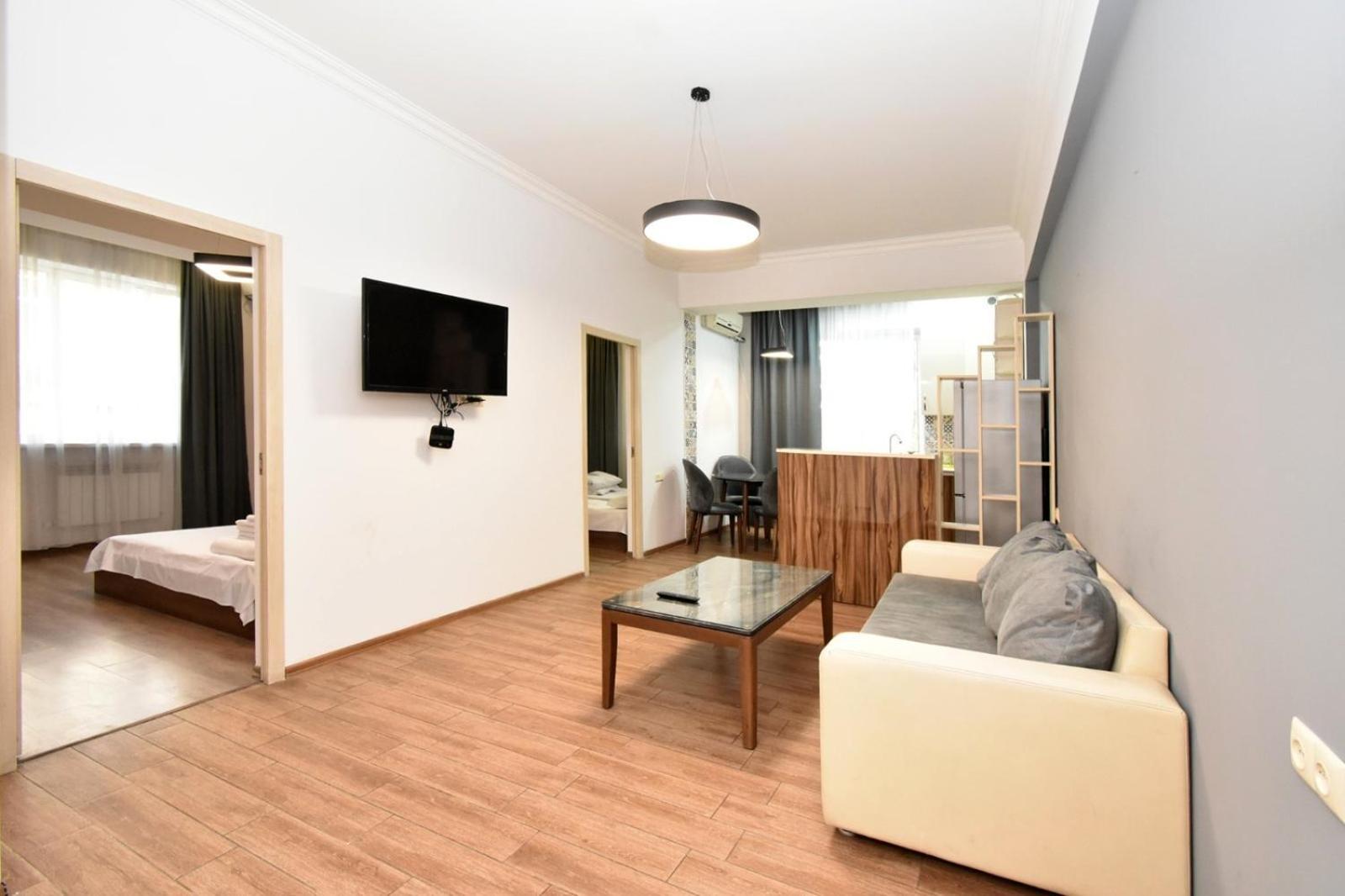 Rent Inn Yerevan On Chaykovski Street Bagian luar foto